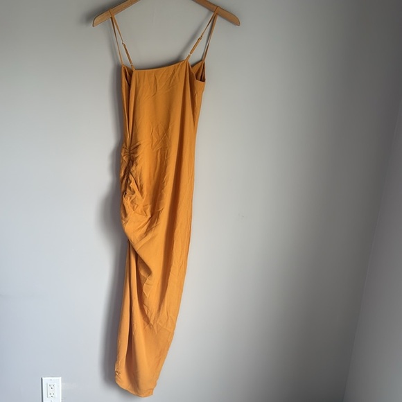 Reformation Mignon Dress in Ochre 0 - Picture 3 of 16